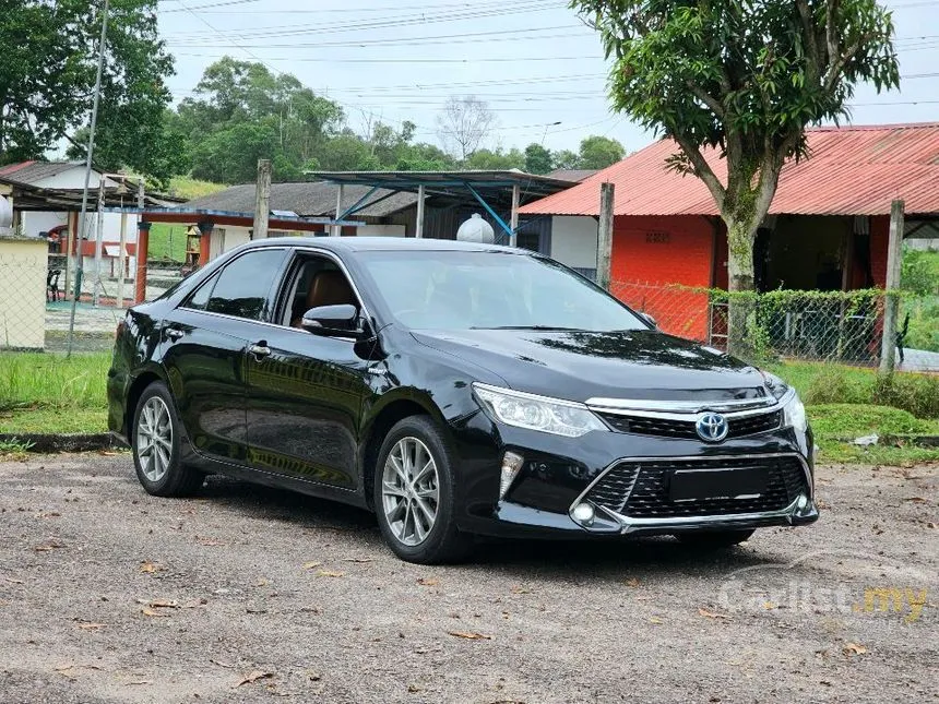 2018 Toyota Camry Hybrid Luxury Sedan