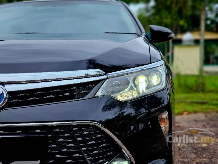 2018 Toyota Camry Hybrid Luxury Sedan