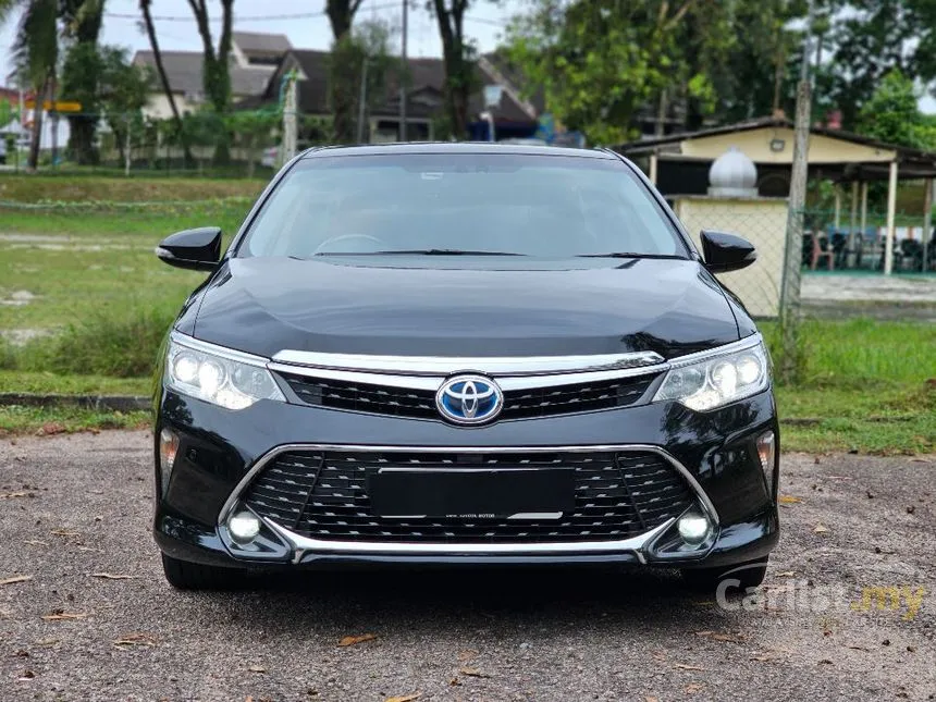 2018 Toyota Camry Hybrid Luxury Sedan