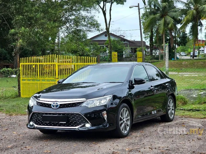 2018 Toyota Camry Hybrid Luxury Sedan