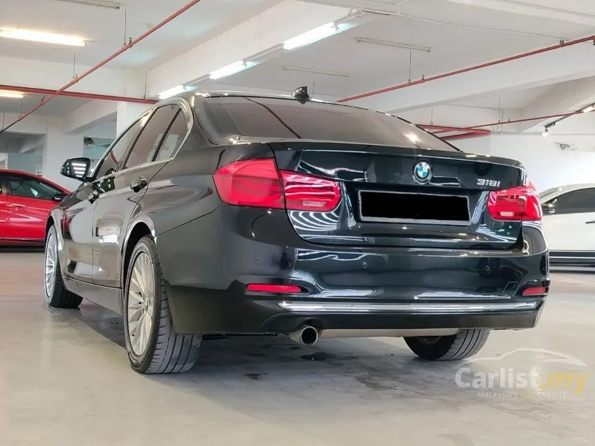 2016 BMW 318i Luxury Sedan