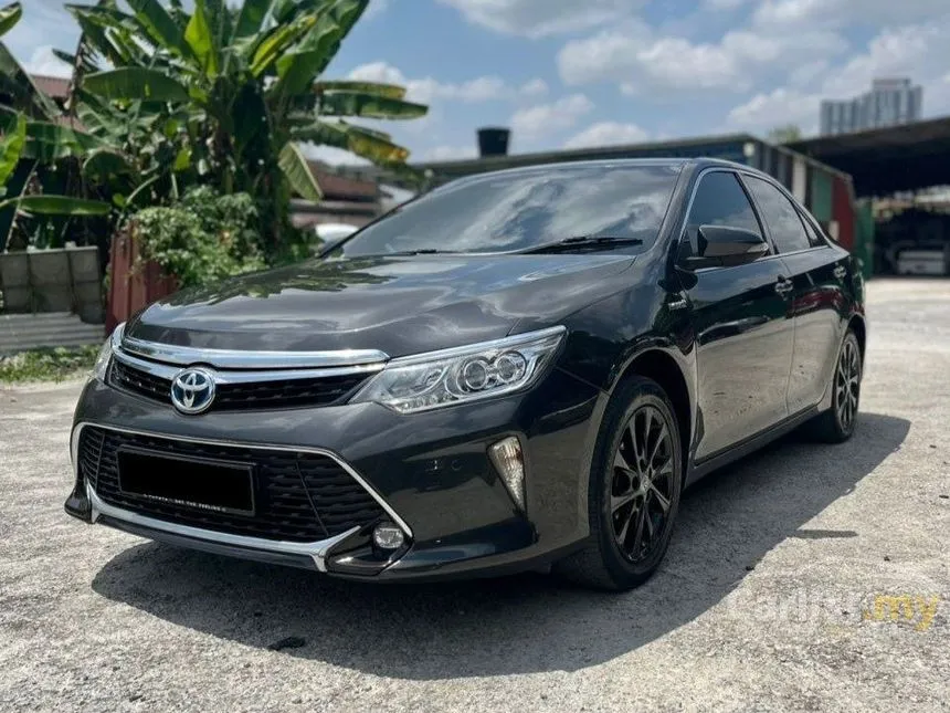 2017 Toyota Camry Hybrid Luxury Sedan