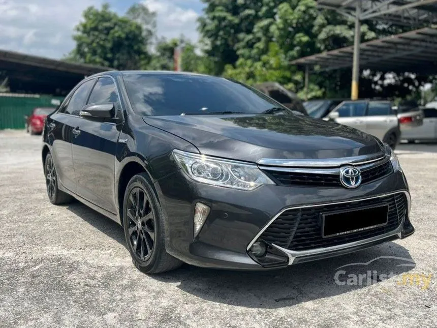 2017 Toyota Camry Hybrid Luxury Sedan