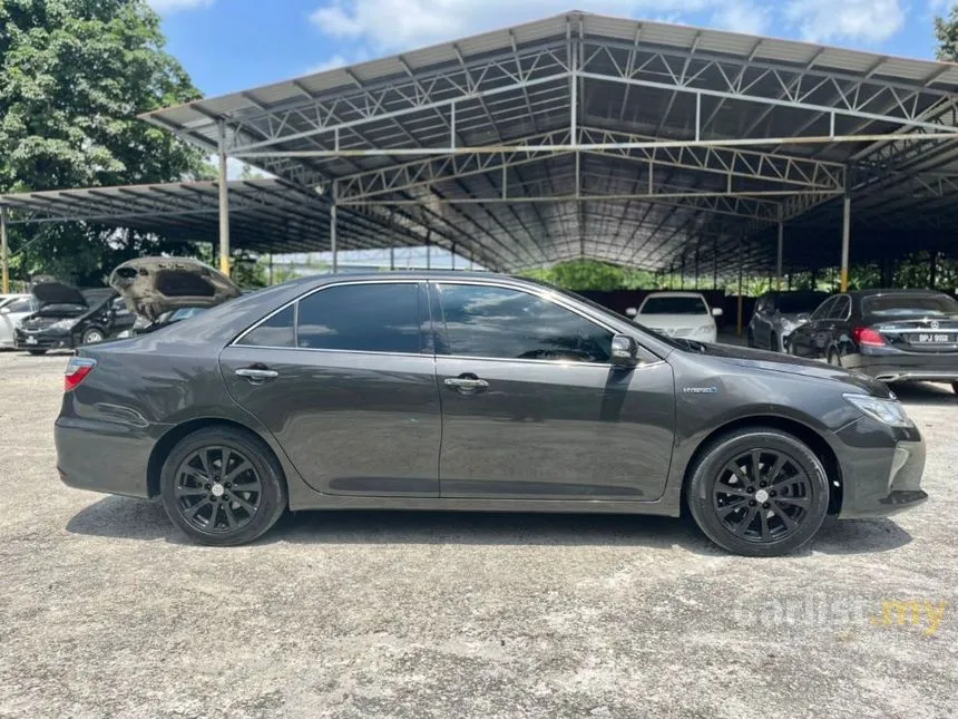 2017 Toyota Camry Hybrid Luxury Sedan