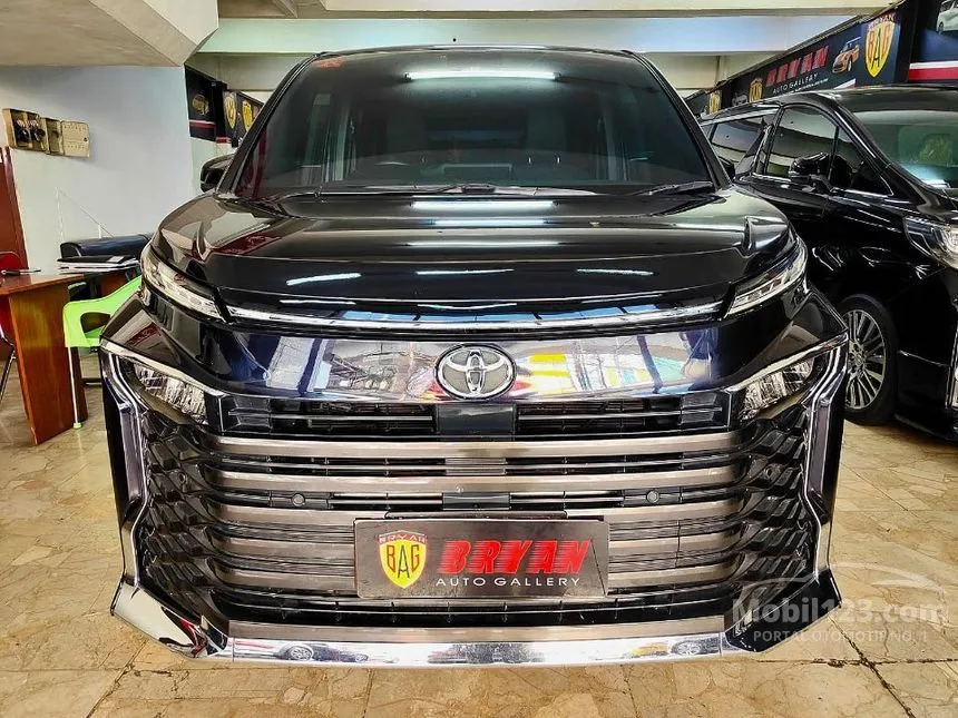 2023 Toyota Voxy (Premium Color) MPV