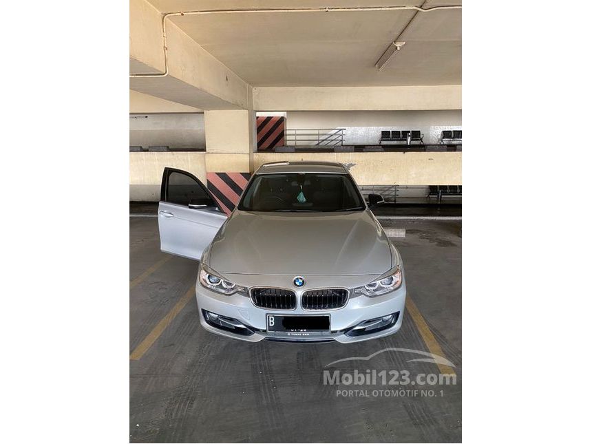 2015 BMW 320i Luxury Hatchback