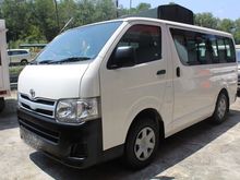 2011 Toyota Hiace 2.5 Window Van (M)