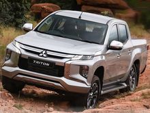 2019 Mitsubishi Triton 2.4 VGT Pickup Truck AUTO 4X4 BIG DISCOUNT!!!