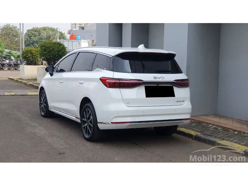 2025 BYD M6 Superior Captain 6-seater MPV