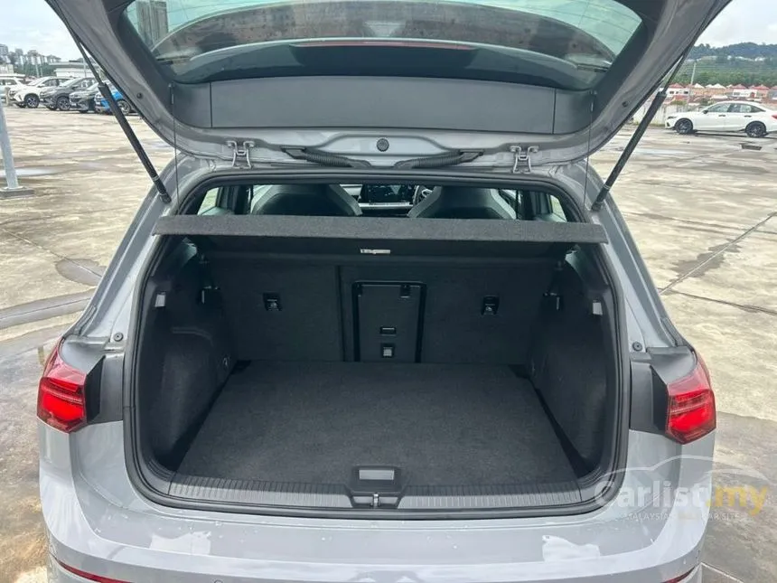 2022 Volkswagen Golf TSI R-Line Hatchback