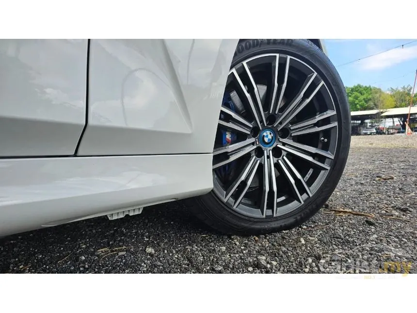 2023 BMW 330e M Sport Sedan