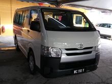 Toyota Hiace 2.5 diesel low roof Window Van
