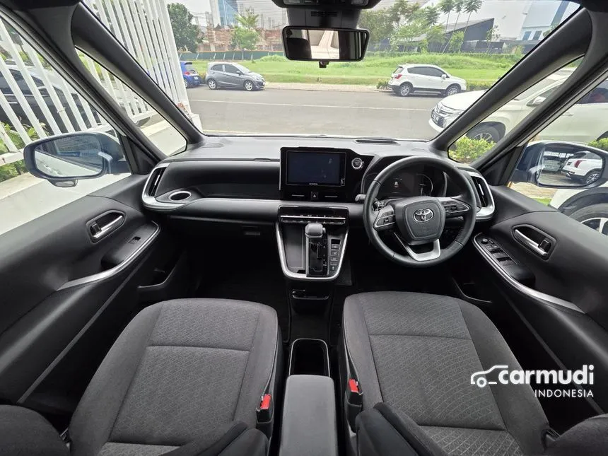 2023 Toyota Voxy (Premium Color) MPV