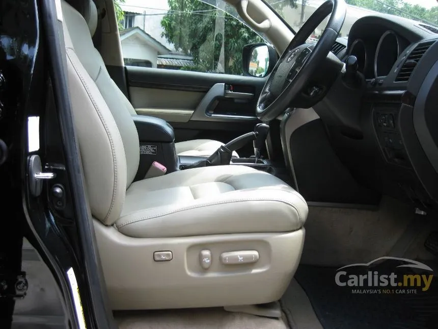 2011 Toyota Land Cruiser URJ202 SUV