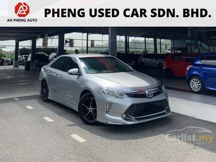 2015 Toyota Camry Hybrid Sedan