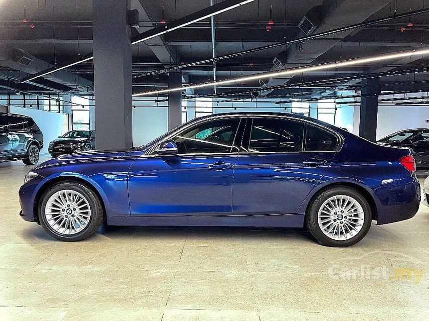 2018 BMW 318i Luxury Sedan