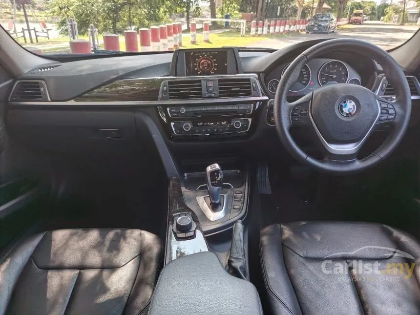 2015 BMW 318i Luxury Sedan
