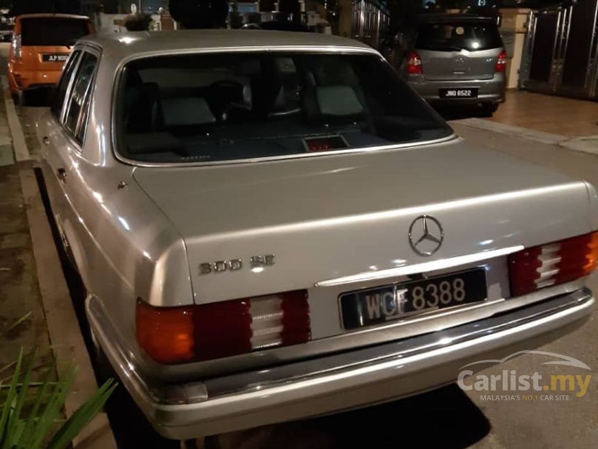 1991 Mercedes-Benz 300SE Sedan