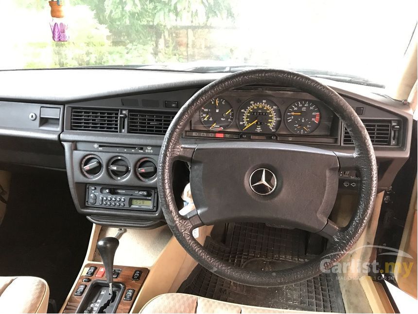 1990 Mercedes-Benz 190E Sedan