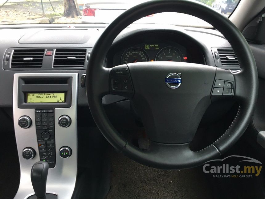 Volvo S40 2011 2.0 in Kuala Lumpur Automatic Sedan White 