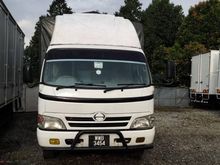 2011 Hino XZU423R 4.0 20ft wooden