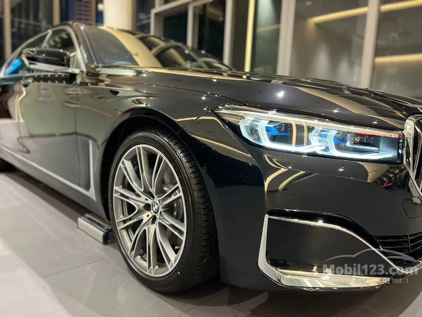 2022 BMW 740Li Opulence Sedan
