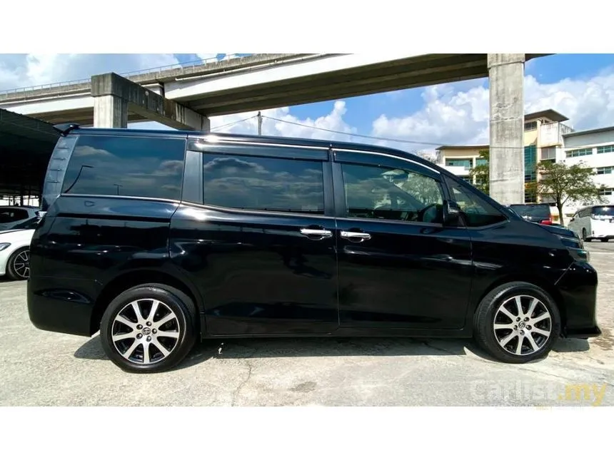 2018 Toyota Voxy V MPV