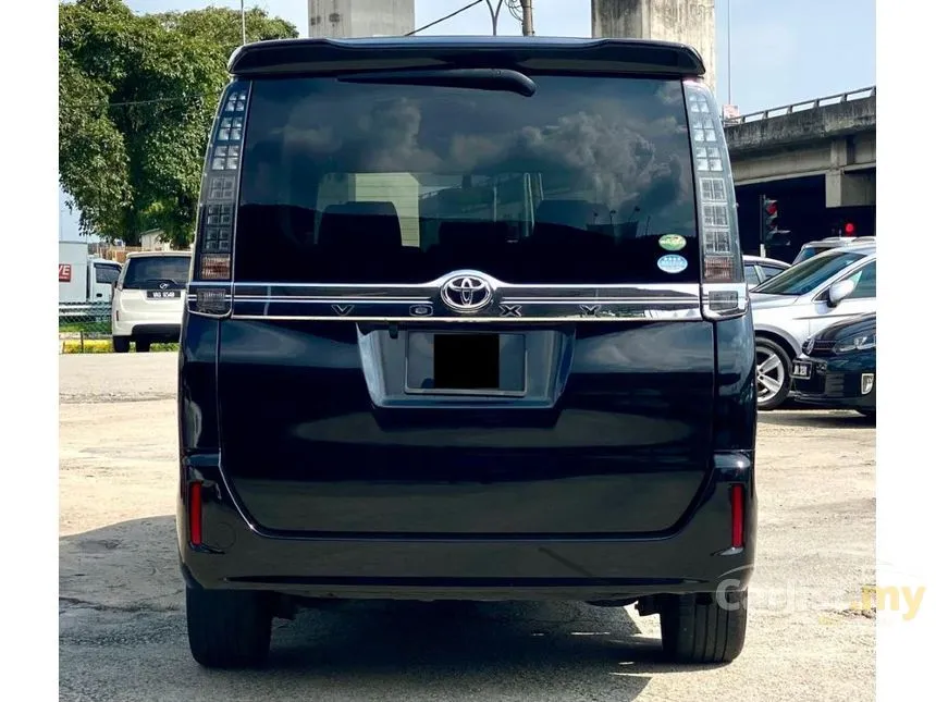2018 Toyota Voxy V MPV