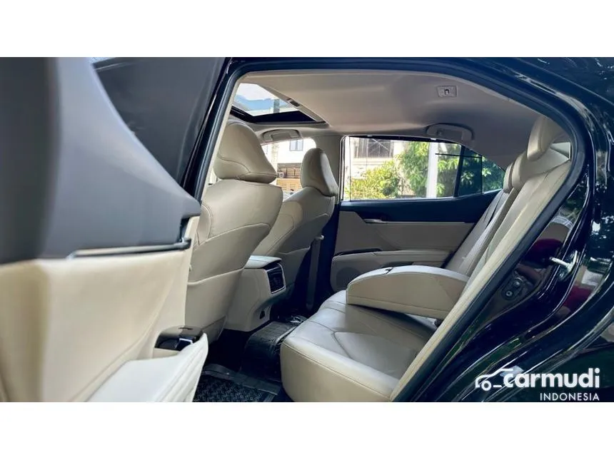 2019 Toyota Camry V Sedan