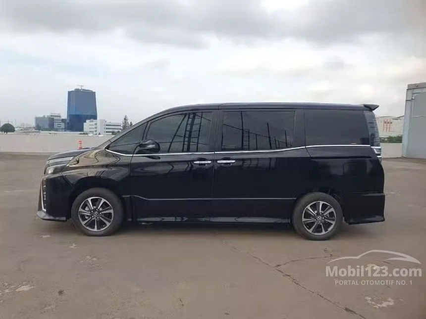 2017 Toyota Voxy MPV