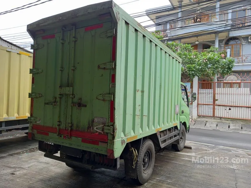 2011 Hino Dutro Trucks
