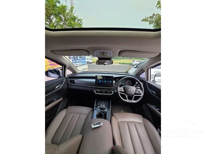 2025 BYD M6 Superior Captain 6 Seater MPV