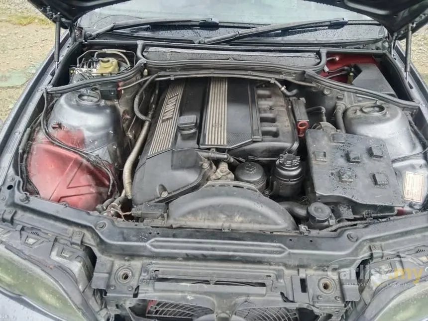 2002 BMW 325i Sedan
