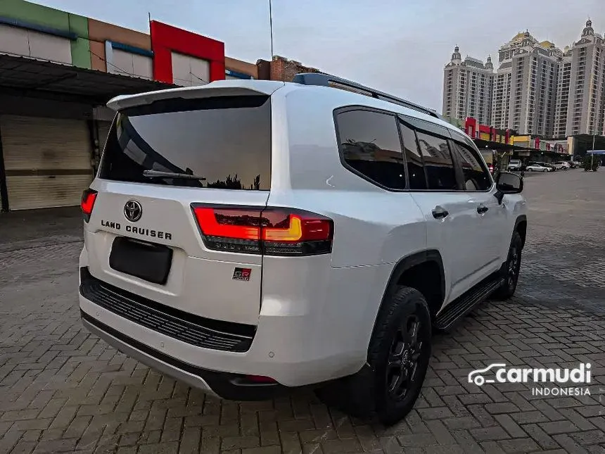 2023 Toyota Land Cruiser 300 GR-S (Premium Colour) SUV