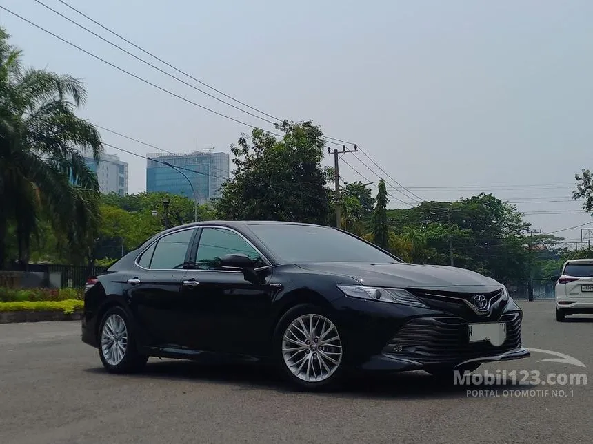 Jual Mobil Toyota Camry 2019 Hybrid 2.5 di Jawa Timur Automatic Sedan Hitam Rp 470.000.008
