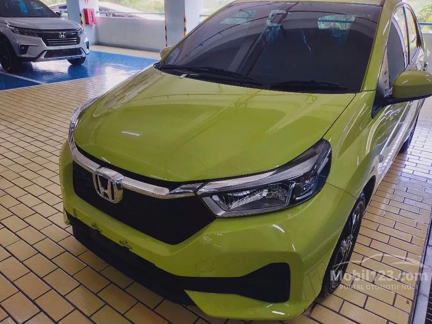 Jual Mobil Honda Brio 2024 Satya E 1.2 di Jawa Timur Automatic Hatchback Kuning Rp 175.000.000