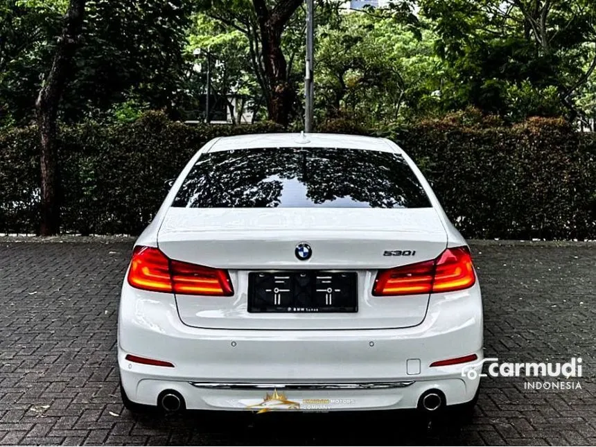 2018 BMW 530i Luxury Sedan