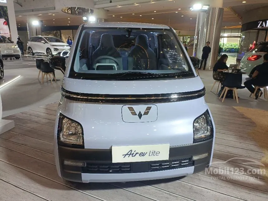Jual Mobil Wuling EV 2024 Air ev Lite di Banten Automatic Hatchback Biru Rp 185.000.000