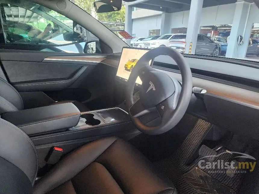 2024 TESLA Model Y Long Range SUV