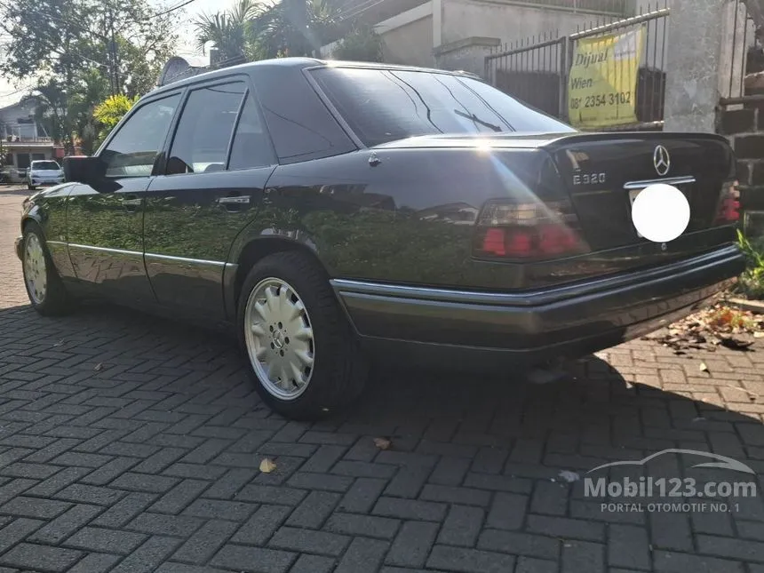 1994 Mercedes-Benz E320 Sedan