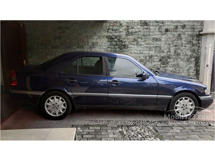 1995 Mercedes-Benz C200 2.0 Manual Sedan