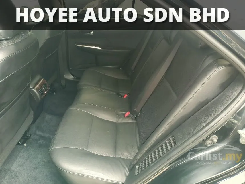 2016 Toyota Camry Hybrid Sedan