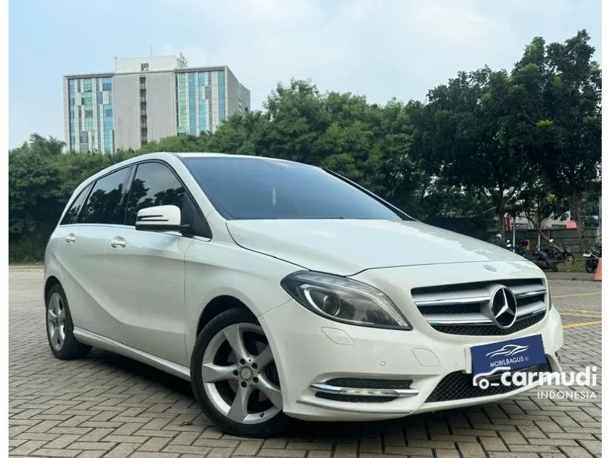 2014 Mercedes-Benz B200 Sport Hatchback