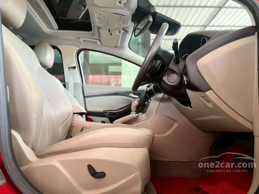 2013 Ford FOCUS Titanium+ Sedan