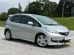 2011 Honda Jazz GE8 1.5 V CBU FACELIFT MODEL (SUPER LOW MILEAGE 88K KM ONLY ,PADDLE SHIFTER ,LEATHER SEATS)
