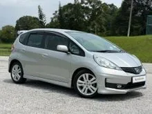 2011 Honda Jazz GE8 1.5 V CBU FACELIFT MODEL (SUPER LOW MILEAGE 88K KM ONLY ,PADDLE SHIFTER ,LEATHER SEATS)