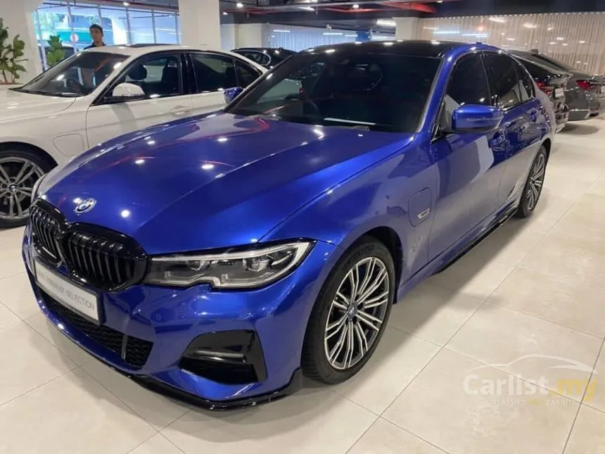 2022 BMW 330e M Sport Sedan