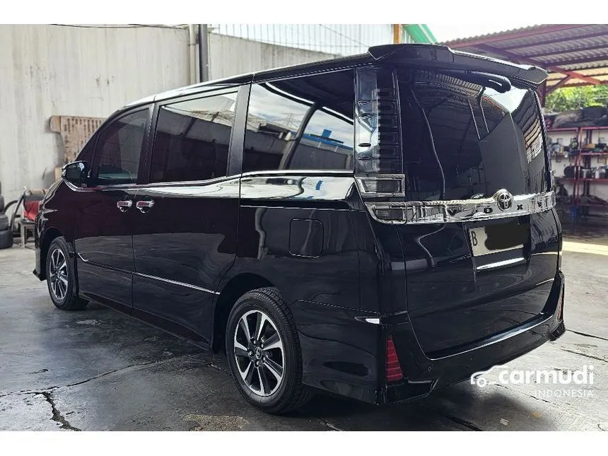 2018 Toyota Voxy MPV