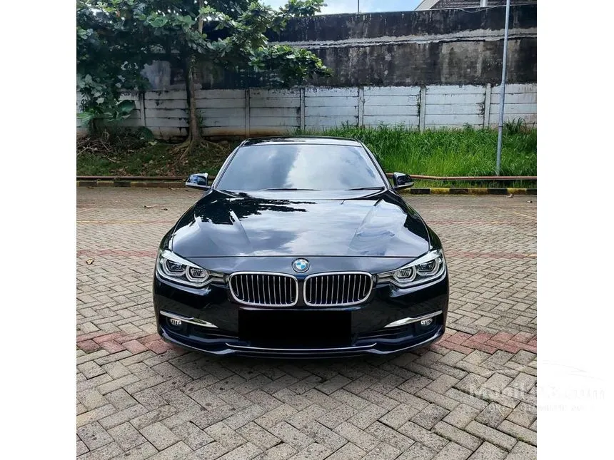 2018 BMW 320i Luxury Sedan