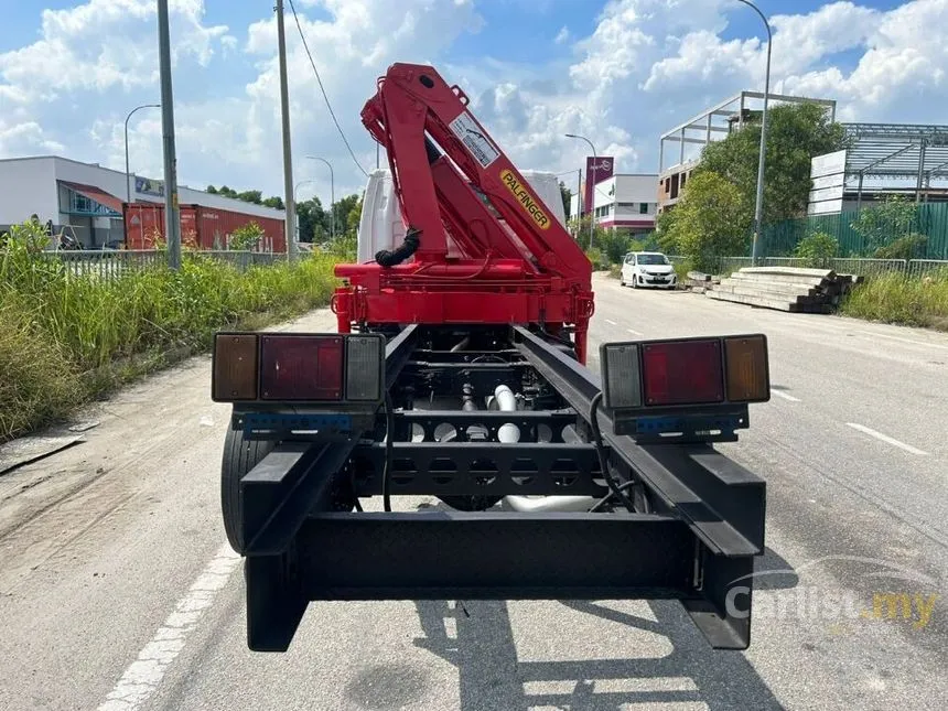 2018 Isuzu NPR75 Lorry